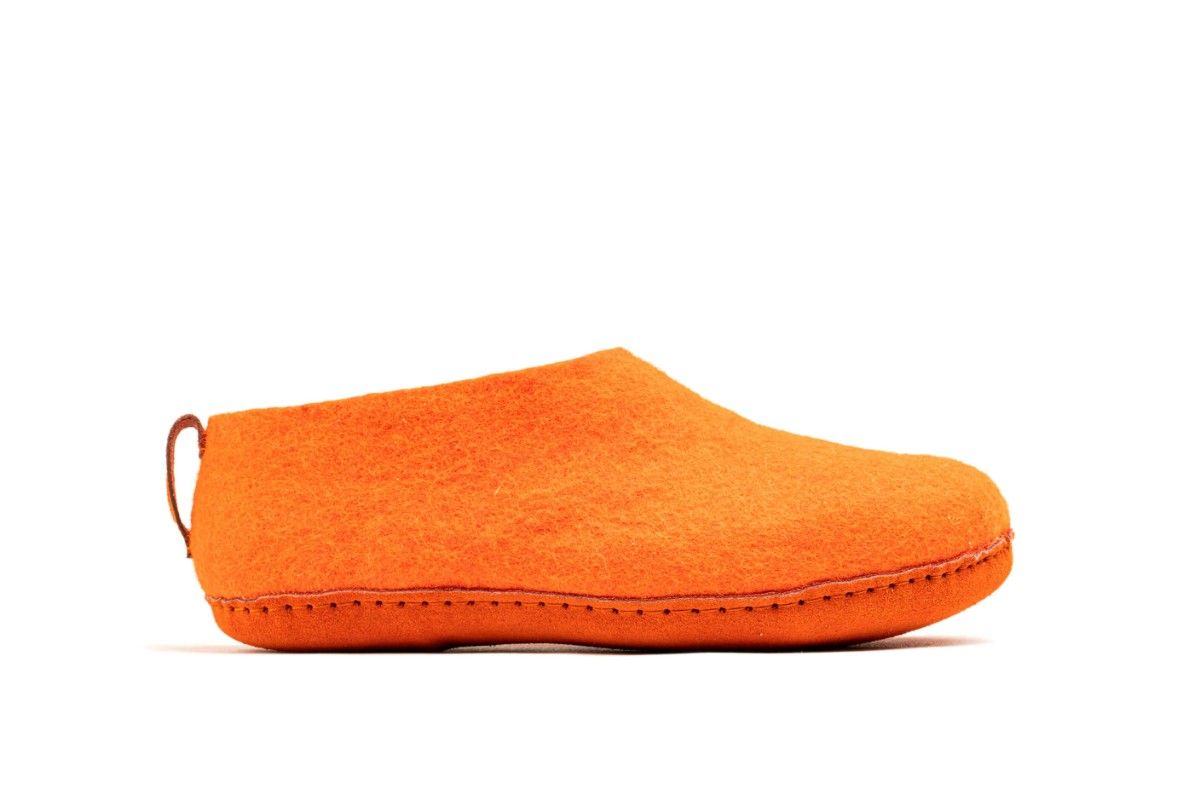 Sapatos de interior com sola de couro laranja