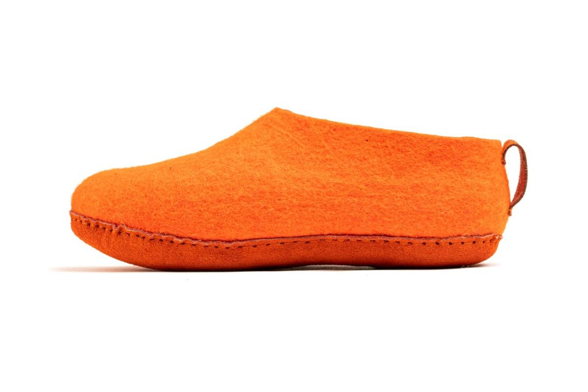 Sapatos de interior com sola de couro laranja