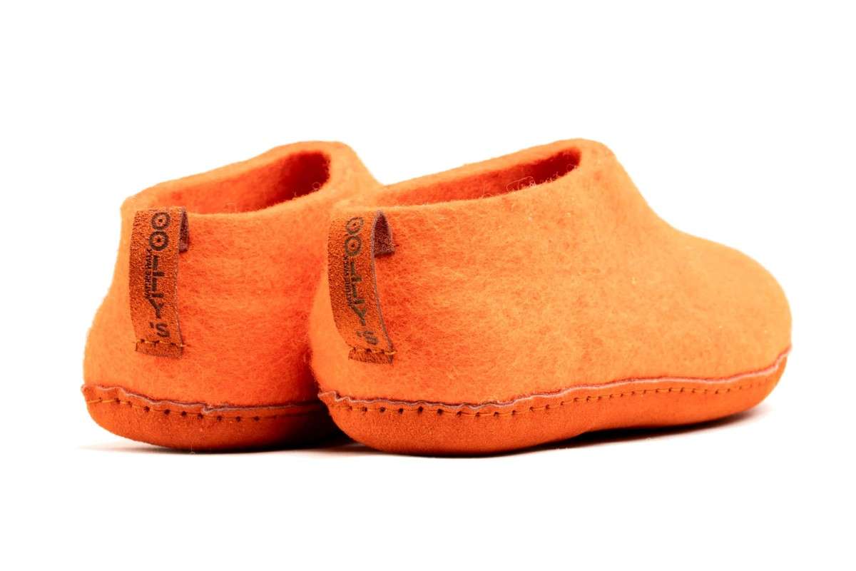 Sapatos de interior com sola de couro laranja